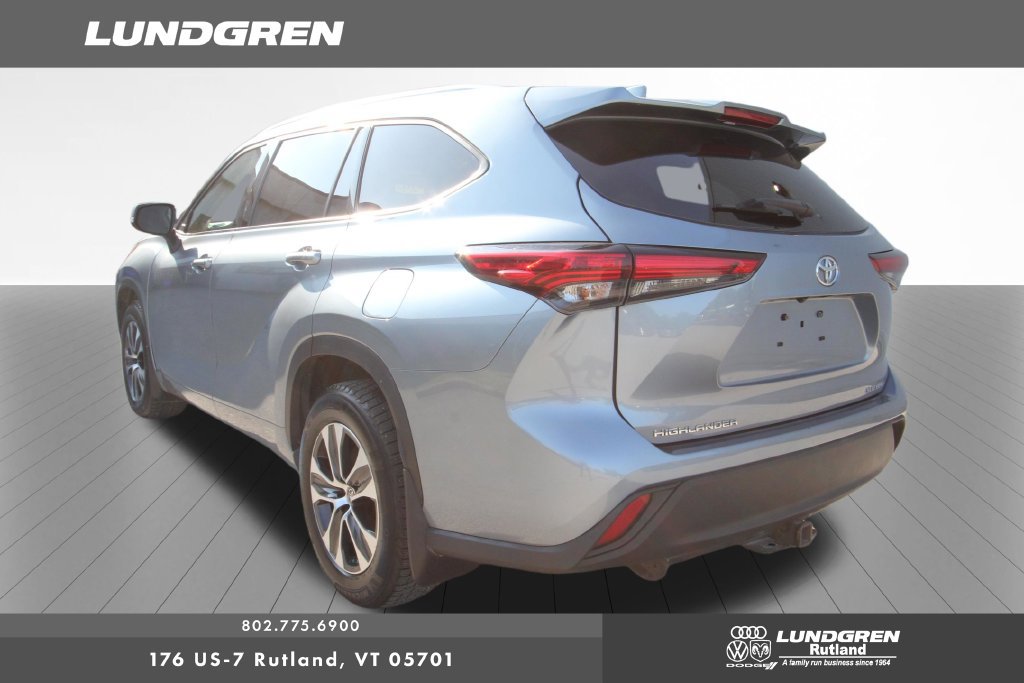 Used 2021 Toyota Highlander XLE AWD/4WD image 6