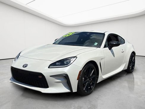 Used 2025 Toyota GR86 Premium w/ ALL Weather Mat Package (TMS) RWD image 3