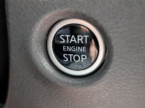 Used 2025 Nissan Frontier PRO-4X AWD/4WD image 24