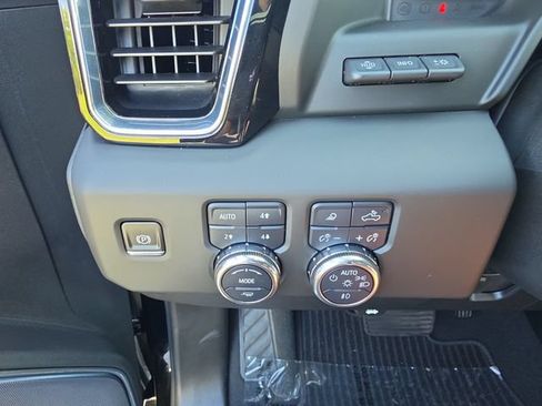 Certified 2025 GMC Sierra 2500 Denali Ultimate AWD/4WD image 21
