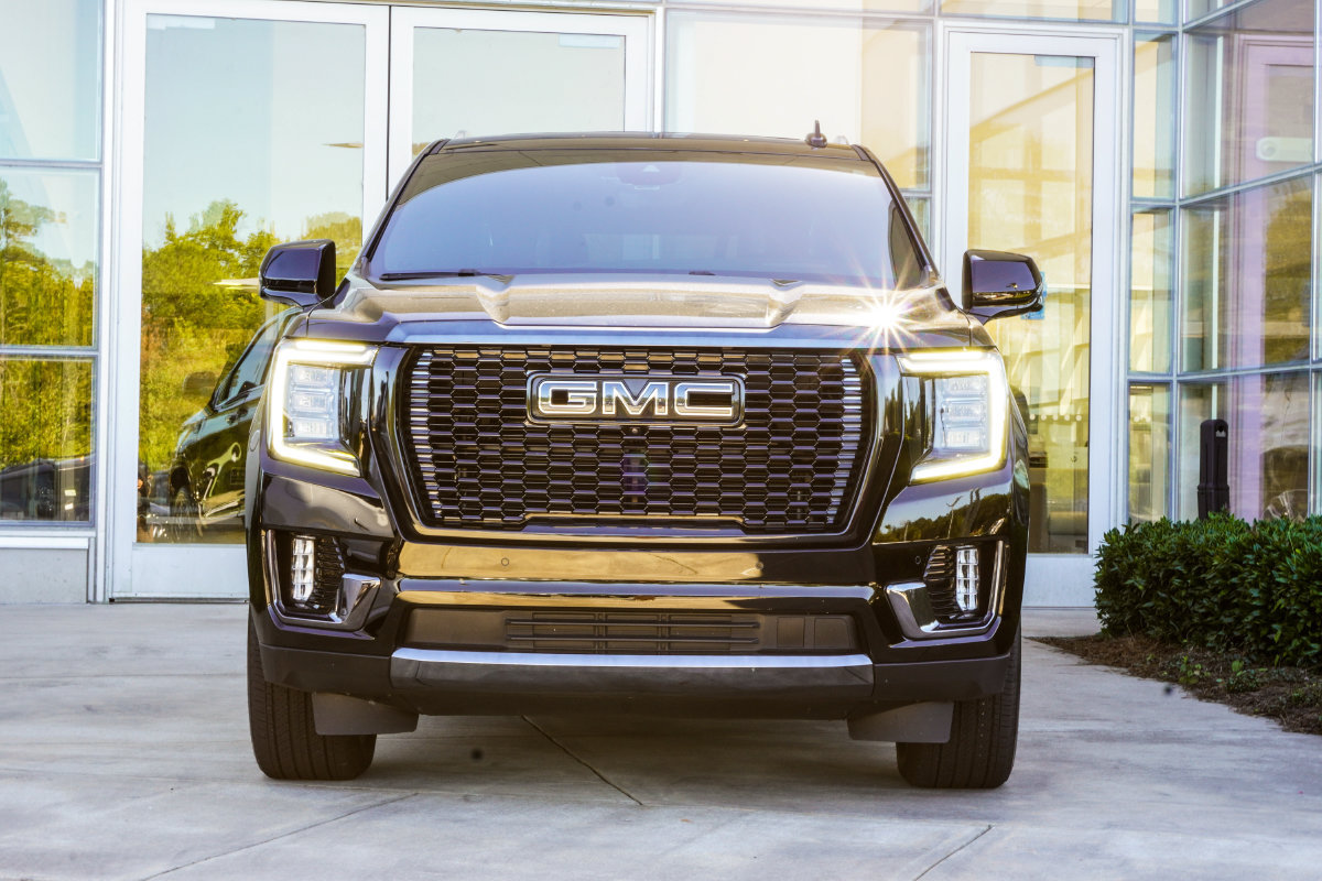 Used 2023 GMC Yukon Denali Ultimate AWD/4WD image 8