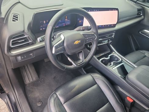 Used 2024 Chevrolet Traverse LT FWD image 12