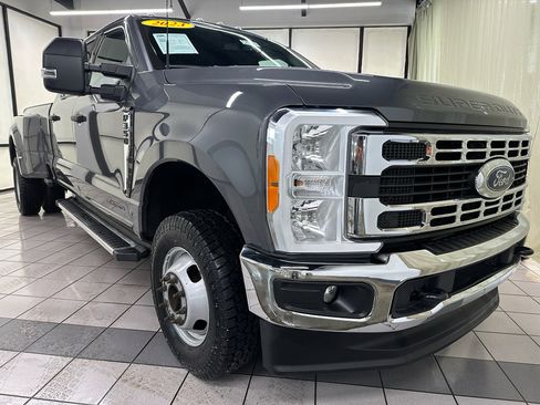 Used 2023 Ford F350 XLT image 2