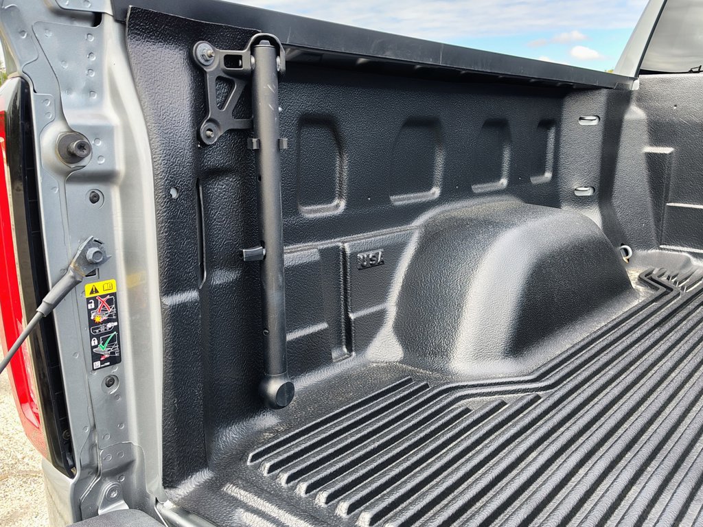 Used 2025 GMC Sierra 1500 SLT AWD/4WD image 17