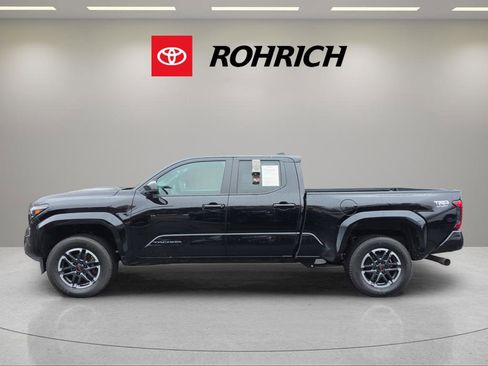 Used 2024 Toyota Tacoma TRD Sport image 9