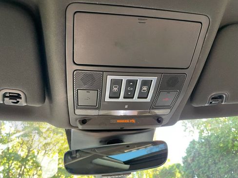 Used 2020 Land Rover Discovery SE image 38