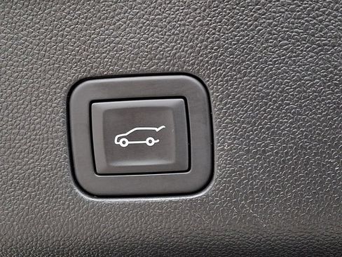 Used 2025 Chevrolet Suburban Z71 AWD/4WD image 29
