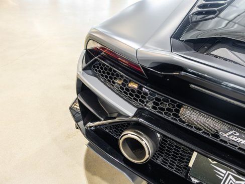 Used 2022 Lamborghini Huracan EVO RWD image 16