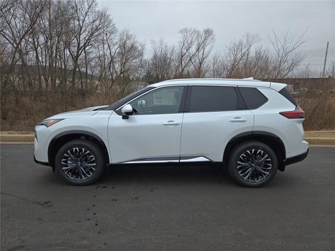 New 2026 Nissan Rogue Platinum w/ Tech Package AWD/4WD image 5