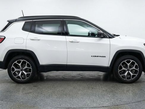 Used 2025 Jeep Compass Limited AWD/4WD image 11