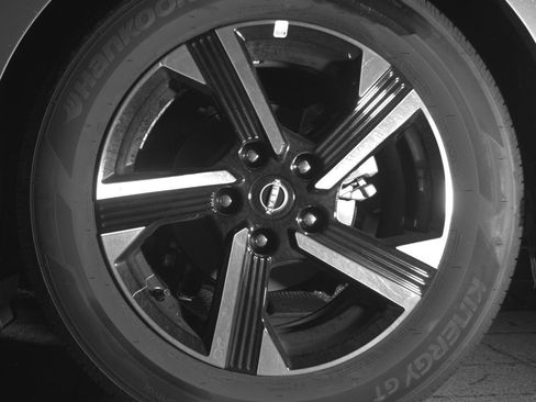 Used 2025 Nissan Sentra SV FWD image 11