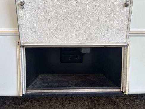 Used 2016 Ford E-350 and Econoline 350 Super Duty RWD image 19