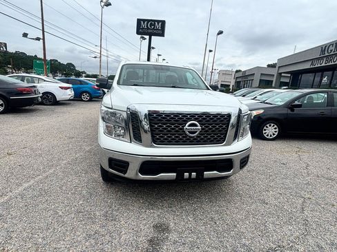 Used 2017 Nissan Titan SV RWD image 4