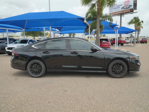 Used 2023 Honda Accord EX image 4
