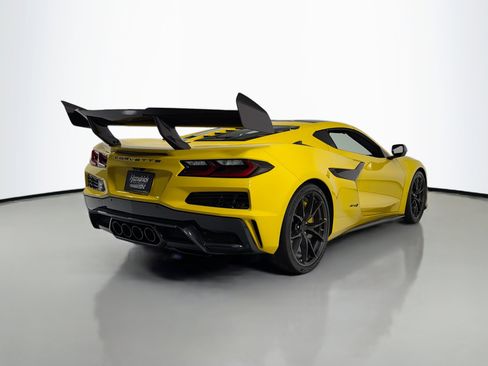 Used 2025 Chevrolet Corvette ZR1 w/ ZR1 Carbon Fiber Aero Package RWD image 8
