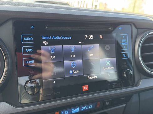 Used 2017 Toyota Tacoma TRD Off-Road AWD/4WD image 12