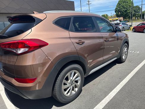 Used 2017 Hyundai Tucson SE Plus w/ Cargo Package FWD image 7
