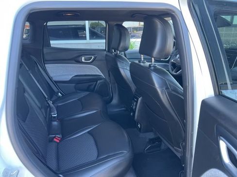 Used 2023 Jeep Compass Latitude AWD/4WD image 10