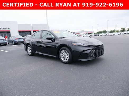 Used 2025 Toyota Camry LE image 2