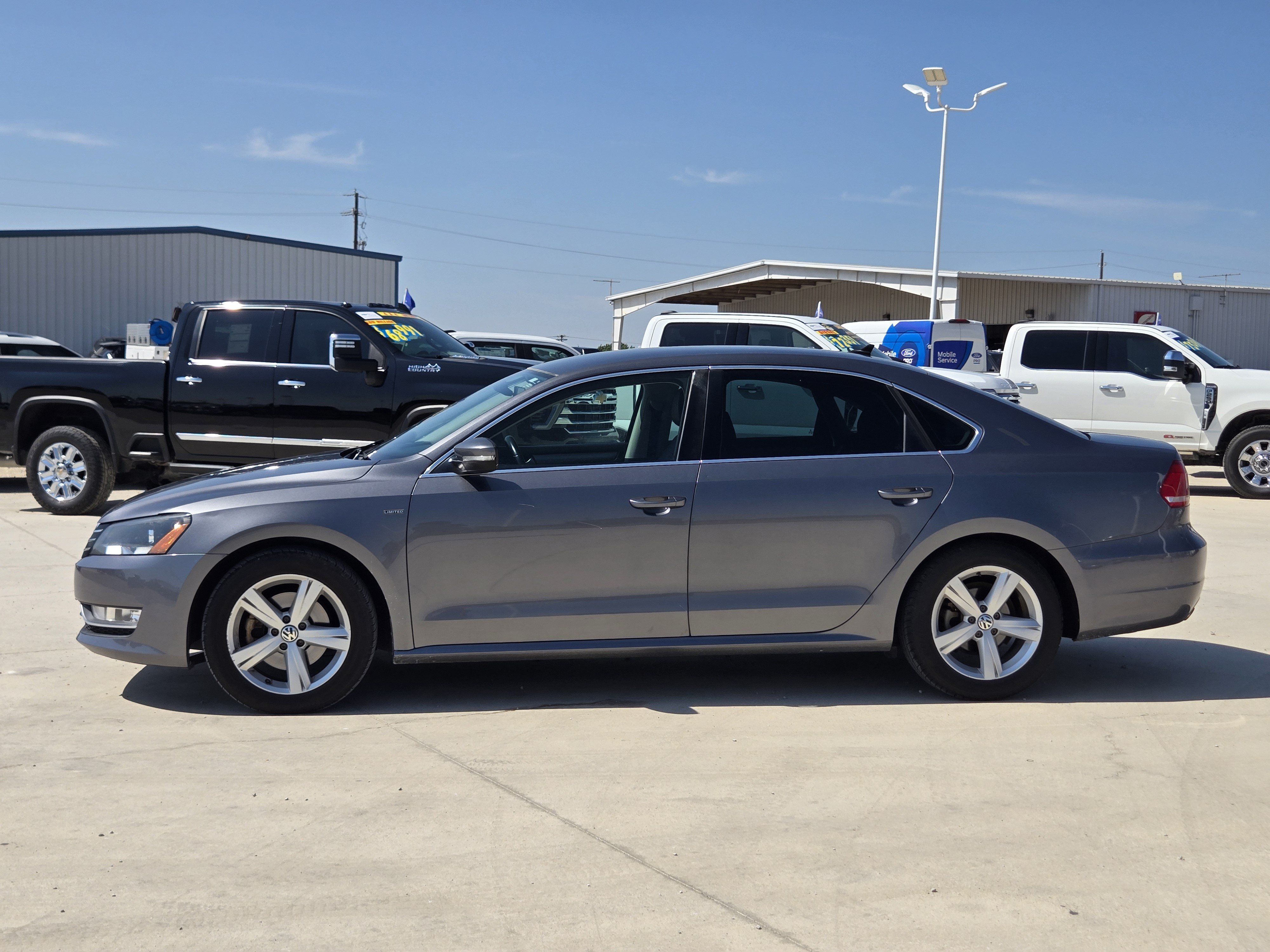 Used 2015 Volkswagen Passat 1.8T Limited Edition FWD image 4