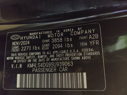 Used 2025 Hyundai Elantra SEL FWD image 33