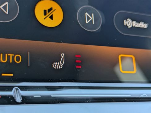 New 2025 Volkswagen Tiguan SE image 23