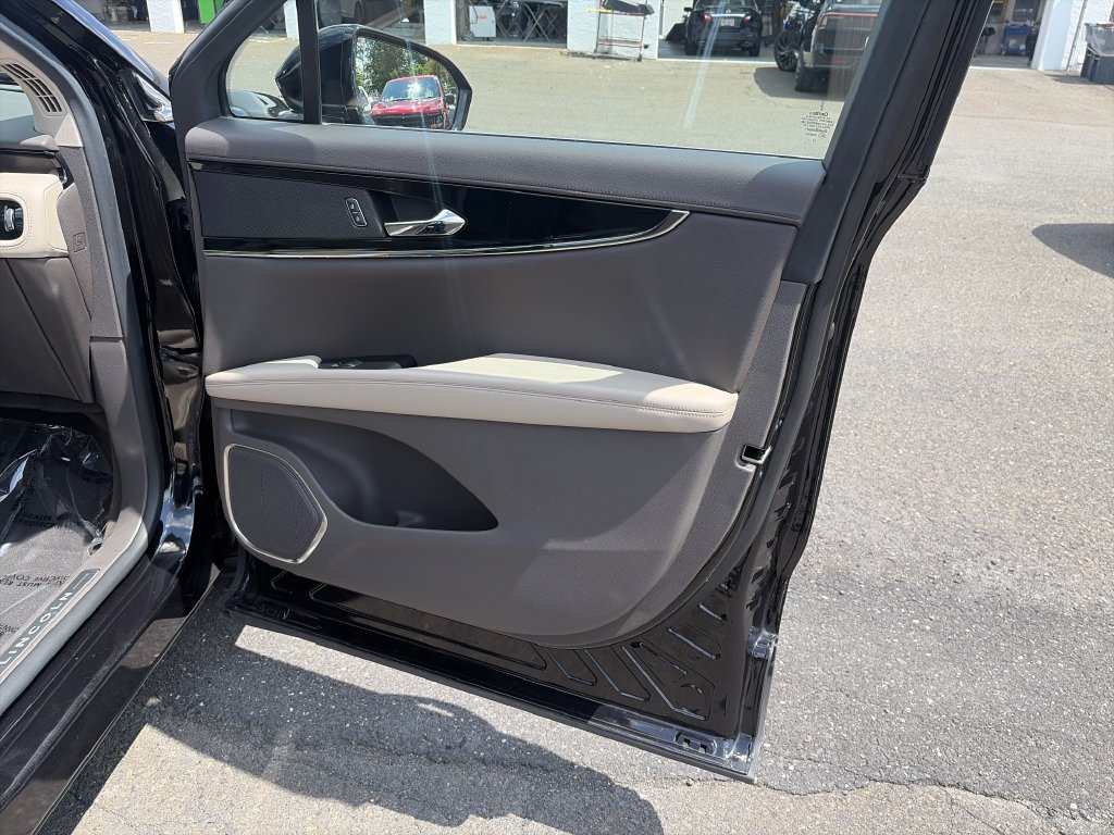 Certified 2023 Lincoln Nautilus Reserve AWD/4WD image 24