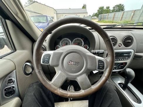 Used 2005 Jeep Liberty Limited AWD/4WD image 33