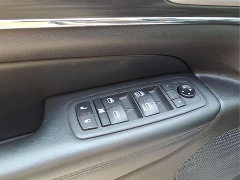 Used 2020 Jeep Grand Cherokee Limited AWD/4WD image 16