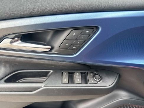 New 2025 Chevrolet Equinox EV LT w/ Convenience Package II image 19