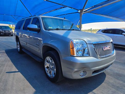 Used 2014 GMC Yukon XL SLT w/ Texas Edition RWD image 2