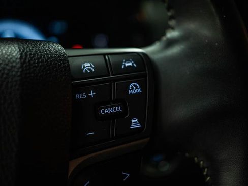 Used 2025 Toyota Camry SE FWD image 19