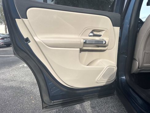 Used 2021 Mercedes-Benz GLB 250 image 12