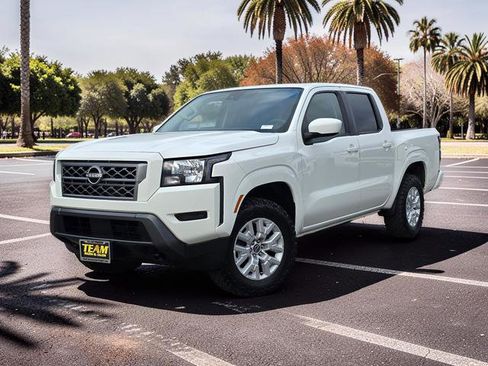 Used 2022 Nissan Frontier SV AWD/4WD image 2