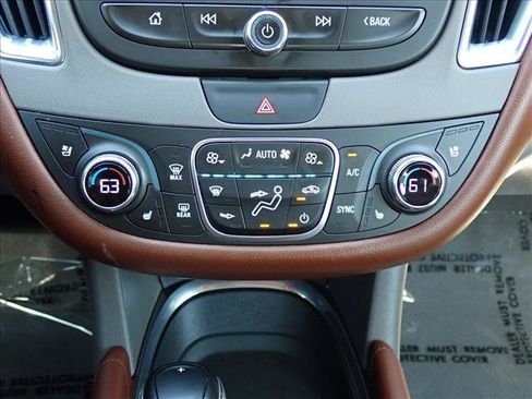 Used 2017 Chevrolet Malibu Premier w/ Premier Sun and Wheel Package FWD image 17