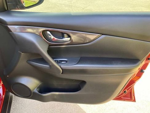 Used 2019 Nissan Rogue SV image 36