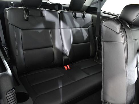 Used 2022 Ford Explorer XLT w/ Equipment Group 202A AWD/4WD image 20