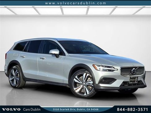 Certified 2025 Volvo V60 B5 Cross Country Plus image 1