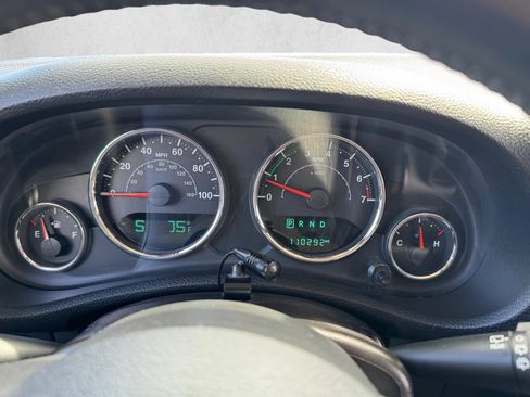 Used 2016 Jeep Wrangler Unlimited Rubicon w/ Connectivity Group AWD/4WD image 14