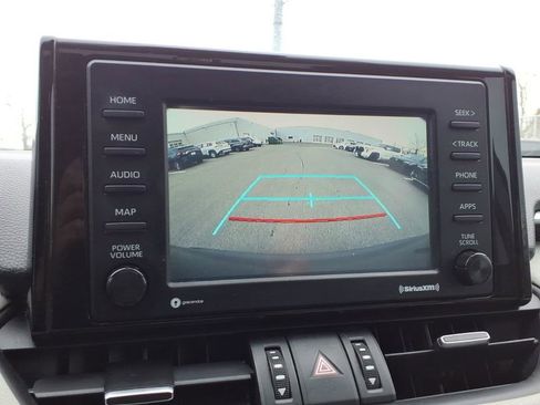 Used 2021 Toyota RAV4 XLE Premium image 16