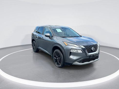 Used 2023 Nissan Rogue SV AWD/4WD image 2