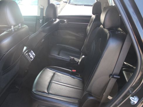 Used 2023 Kia Sorento SX image 30