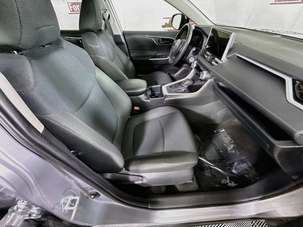 Certified 2025 Toyota RAV4 LE AWD/4WD image 30