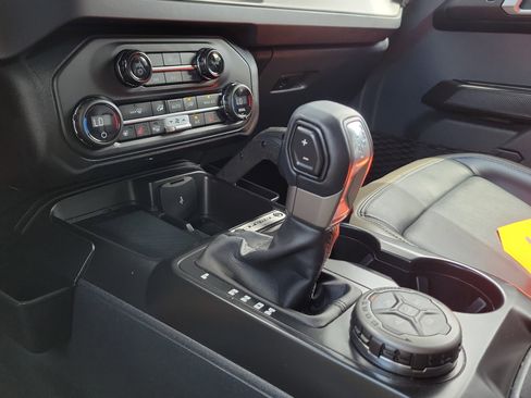 Certified 2025 Ford Bronco Outer Banks w/ Sasquatch Package AWD/4WD image 27