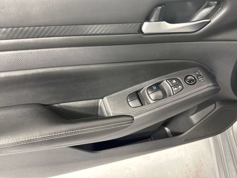 Used 2024 Nissan Altima 2.5 SV FWD image 20