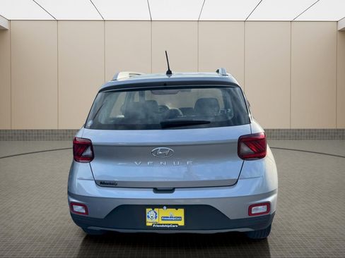 Certified 2025 Hyundai Venue SEL FWD image 18