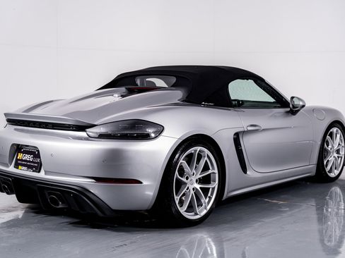 Used 2022 Porsche 718 Boxster Spyder image 10