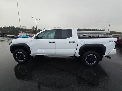 Used 2024 Toyota Tacoma TRD Off-Road image 7