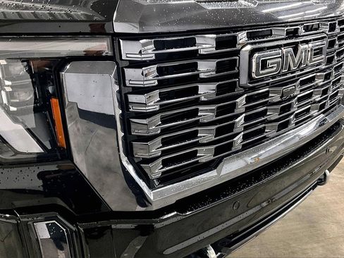 Used 2024 GMC Sierra 3500 Denali Ultimate image 32