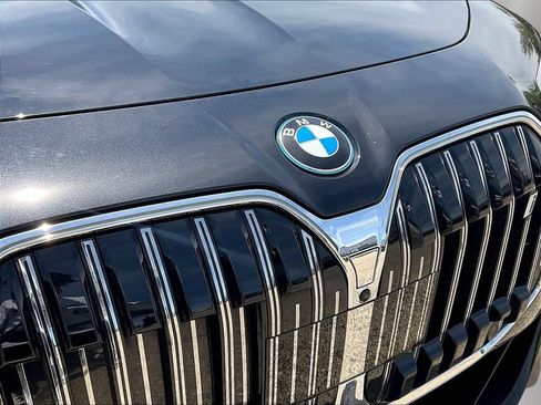 Used 2023 BMW i7 xDrive60 w/ Executive Package 2 AWD/4WD image 32